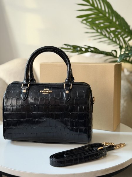 حقيبة كوتش لون اسود حجم كبير